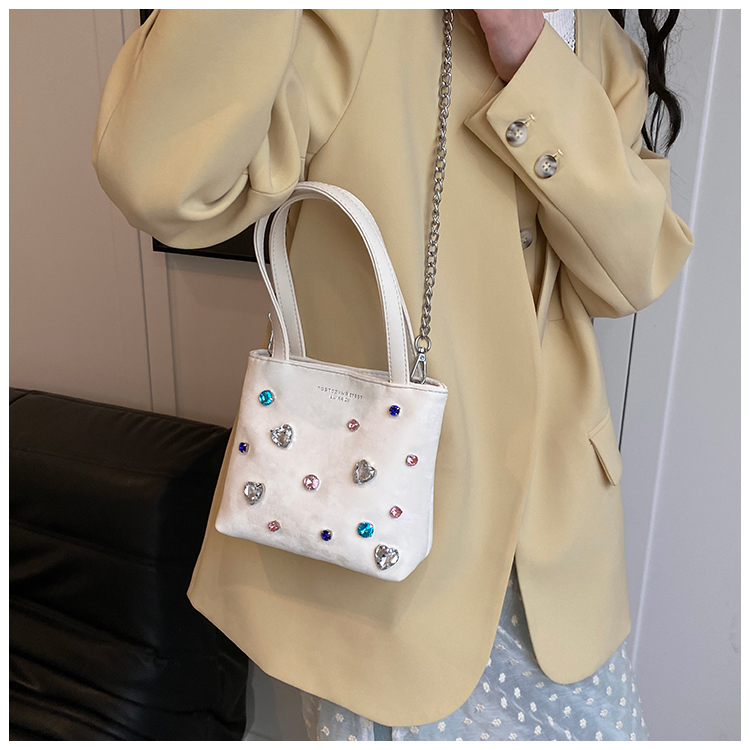 Women's Medium Pu Leather Solid Color Basic Classic Style Sewing Thread Magnetic Buckle Crossbody Bag display picture 12