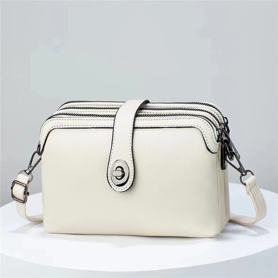 Women's Medium Pu Leather Solid Color Basic Classic Style Zipper Square Bag display picture 1