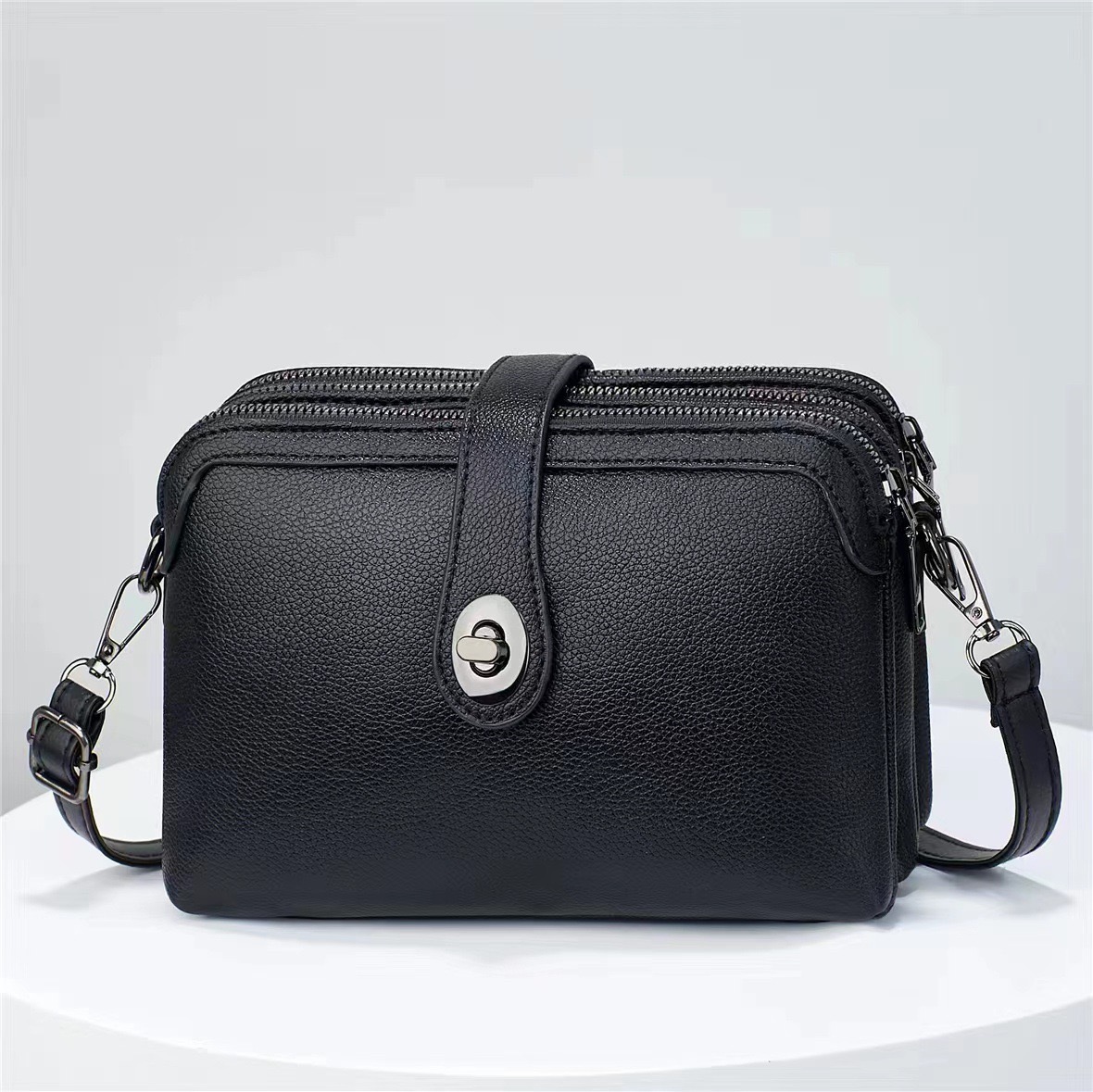 Women's Medium Pu Leather Solid Color Basic Classic Style Zipper Square Bag display picture 5