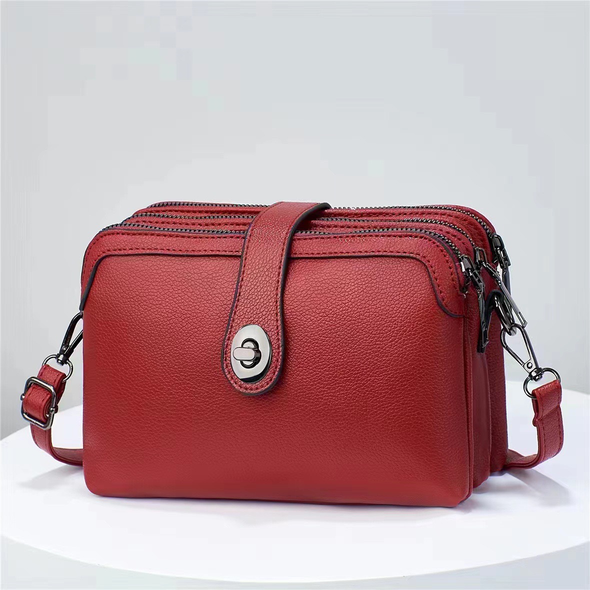 Women's Medium Pu Leather Solid Color Basic Classic Style Zipper Square Bag display picture 10