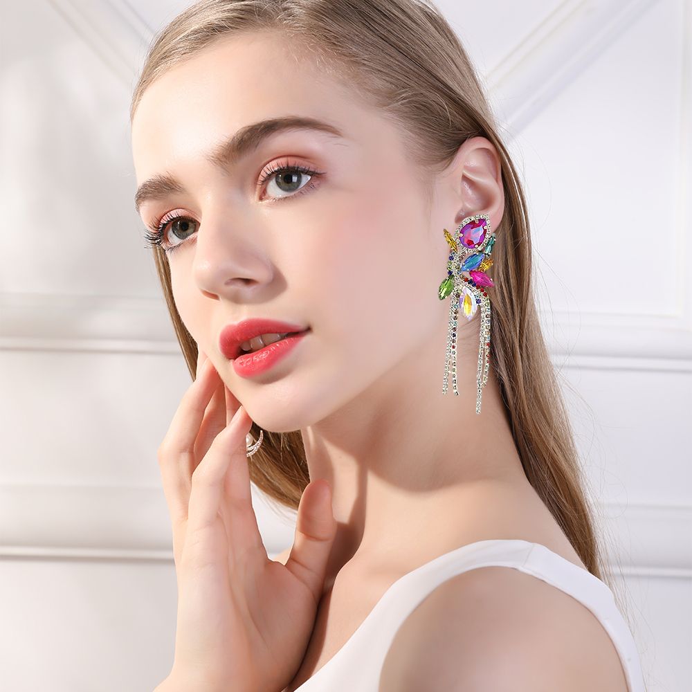 1 Pair Elegant Streetwear Geometric Tassel Inlay Zinc Alloy Rhinestones Drop Earrings display picture 10
