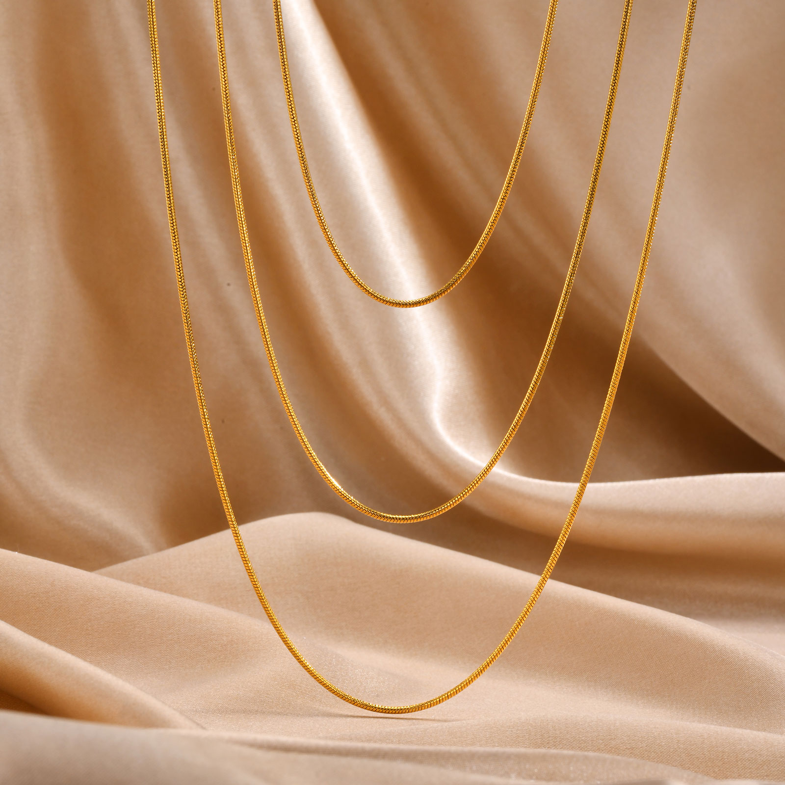 201 Stainless Steel Gold Plated Simple Style Solid Color Three Layer Necklace display picture 3