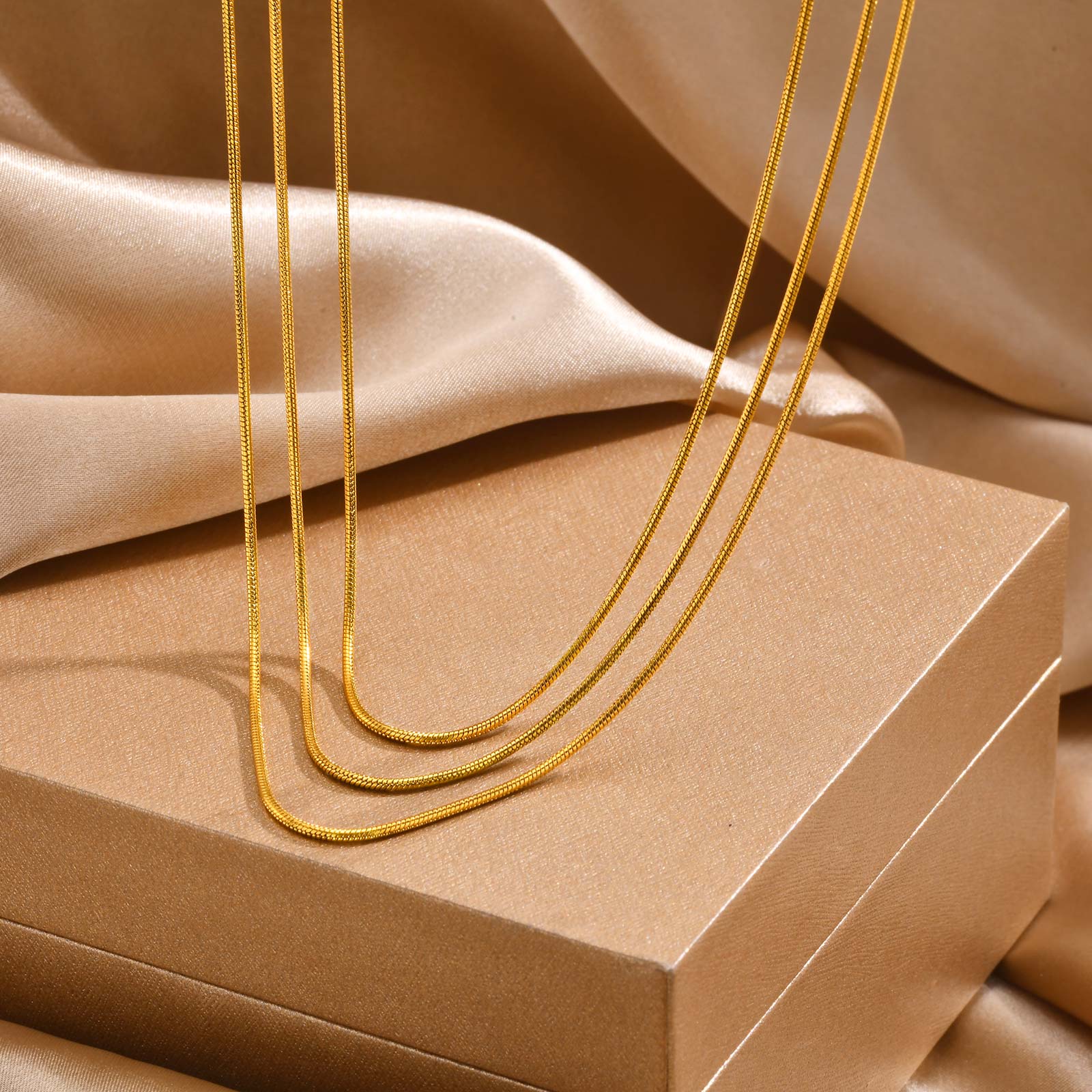 201 Stainless Steel Gold Plated Simple Style Solid Color Three Layer Necklace display picture 1