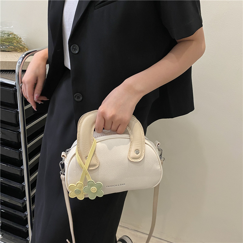 Women's Medium Pu Leather Color Block Solid Color Basic Zipper Crossbody Bag display picture 6