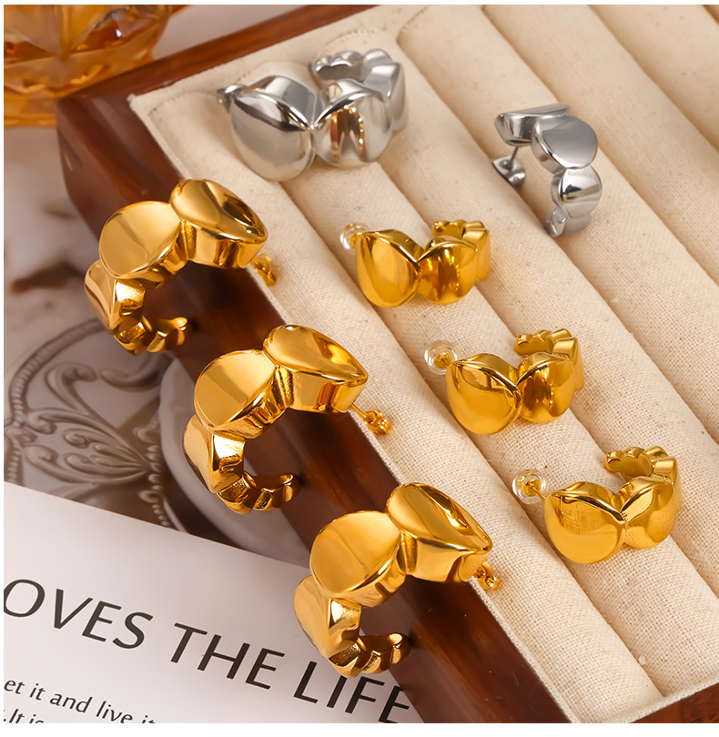 1 Pair Elegant Lady C Shape Round Plating 304 Stainless Steel 18K Gold Plated Earrings display picture 2