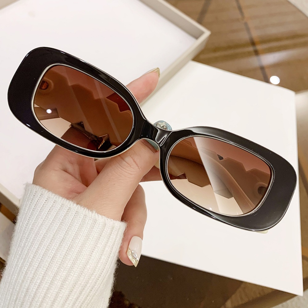Elegant Simple Style Solid Color Pc Square Diamond Full Frame Women's Sunglasses display picture 1