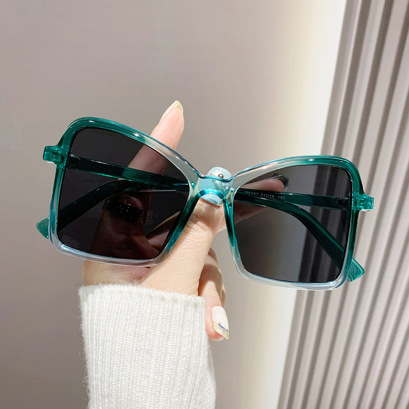 Elegant Simple Style Gradient Color Ac Butterfly Frame Full Frame Women's Sunglasses display picture 1