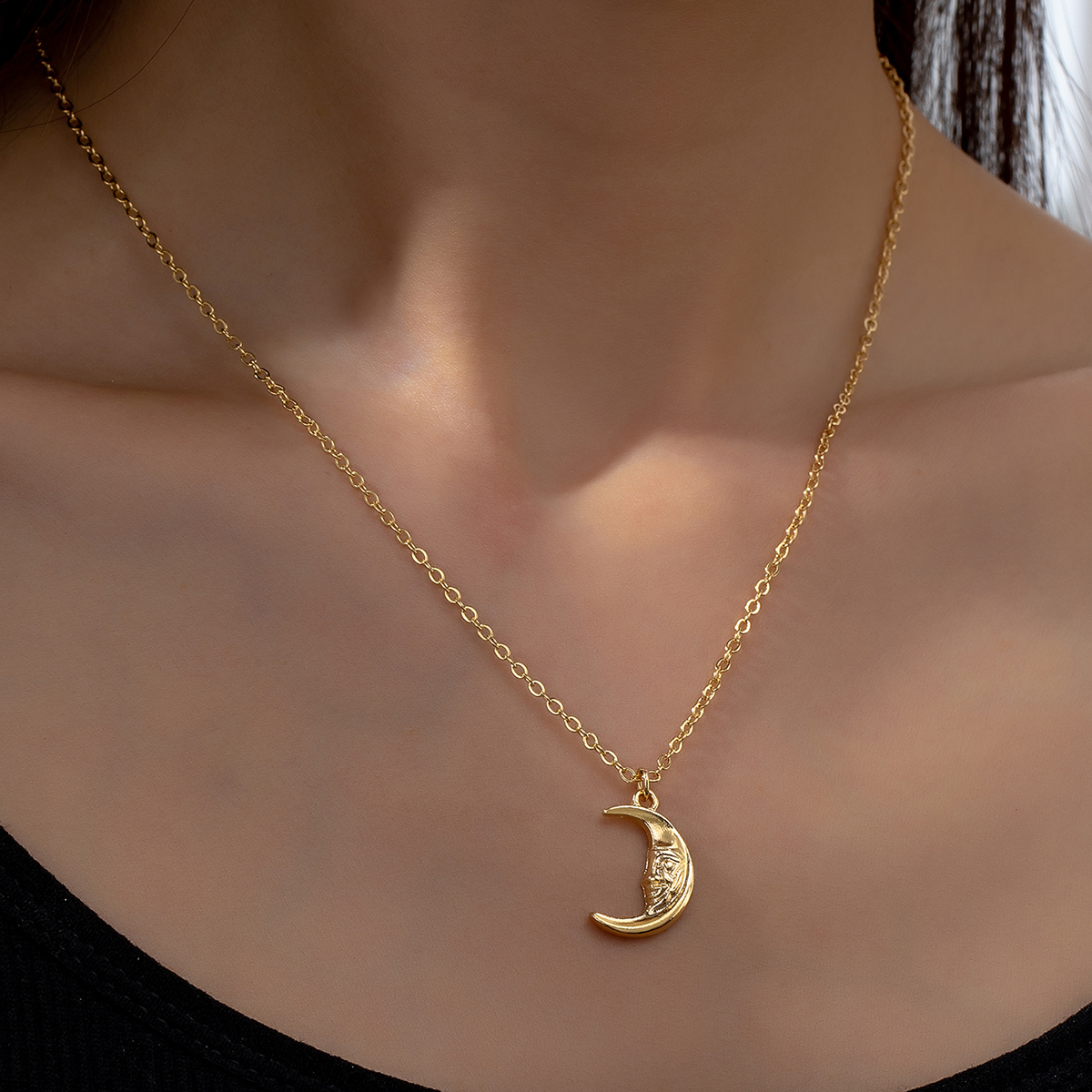 Elegant Simple Style Solid Color Iron Zinc Alloy Women's Pendant Necklace display picture 2