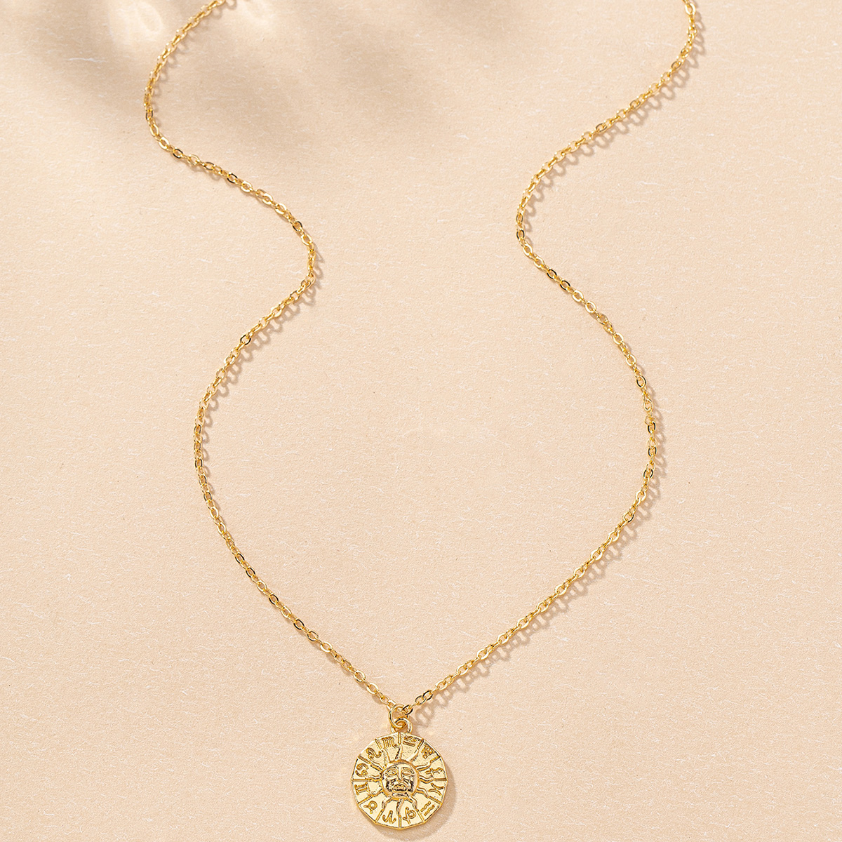 Elegant Classical Solid Color Iron Zinc Alloy Women's Pendant Necklace display picture 4