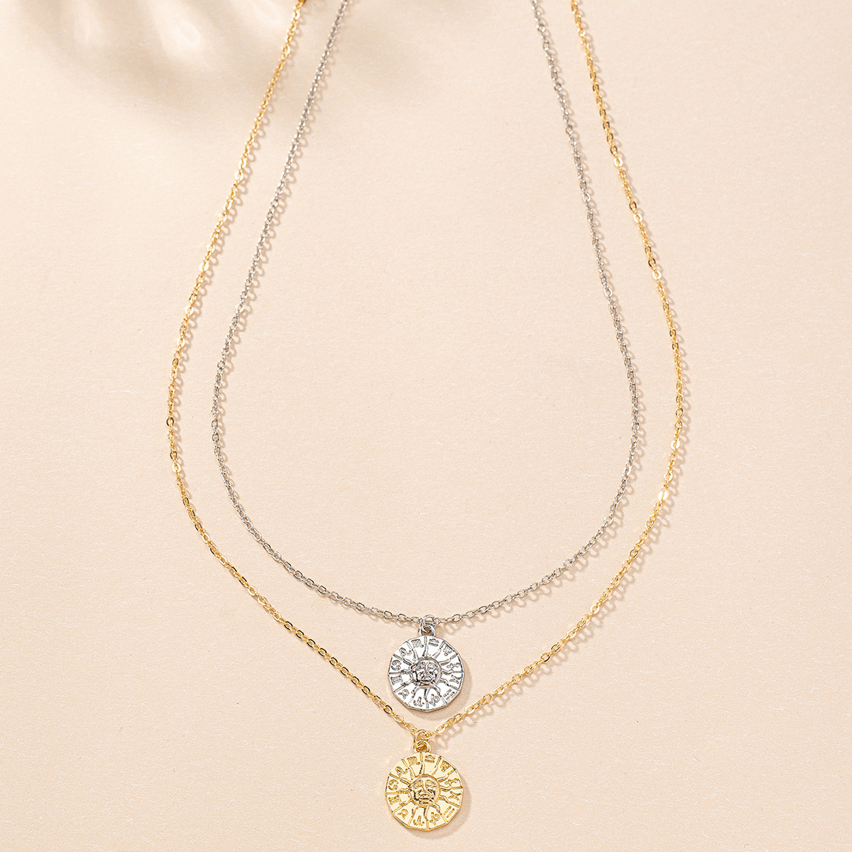 Elegant Classical Solid Color Iron Zinc Alloy Women's Pendant Necklace display picture 3