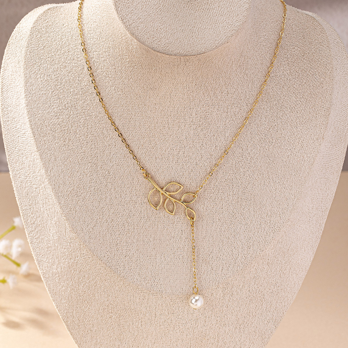 Wholesale Jewelry Vacation Simple Style Leaves Plastic Zinc Alloy Pearl Hollow Out Pendant Necklace display picture 4