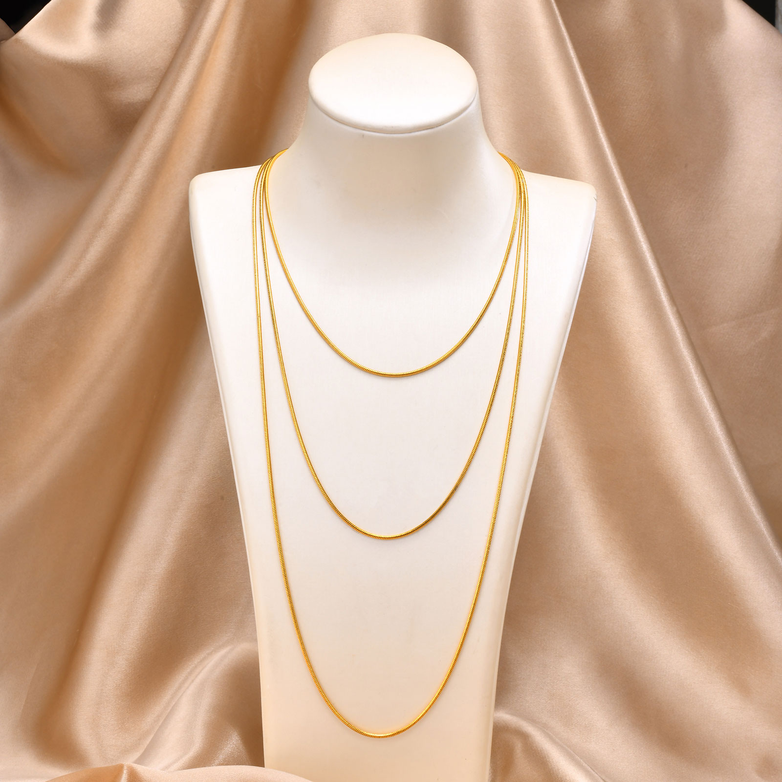 201 Stainless Steel Gold Plated Simple Style Solid Color Three Layer Necklace display picture 5