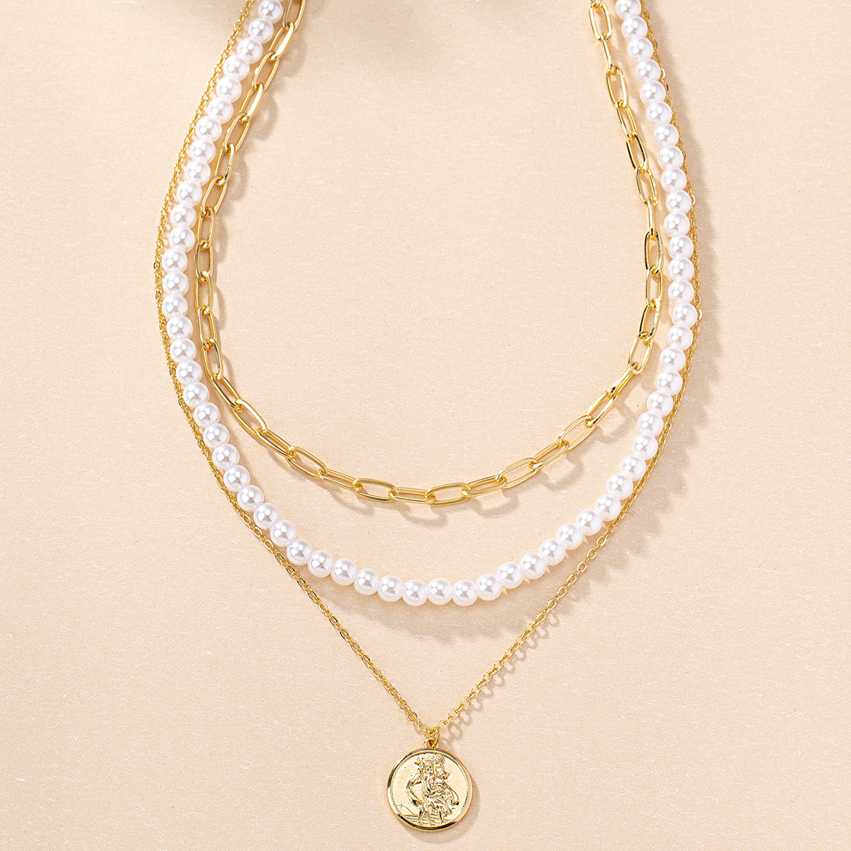 Großhandel Schmuck Elegant Vintage-Stil Runden Münze Kunststoff Zinklegierung Perlen Dreilagige Halskette display picture 4
