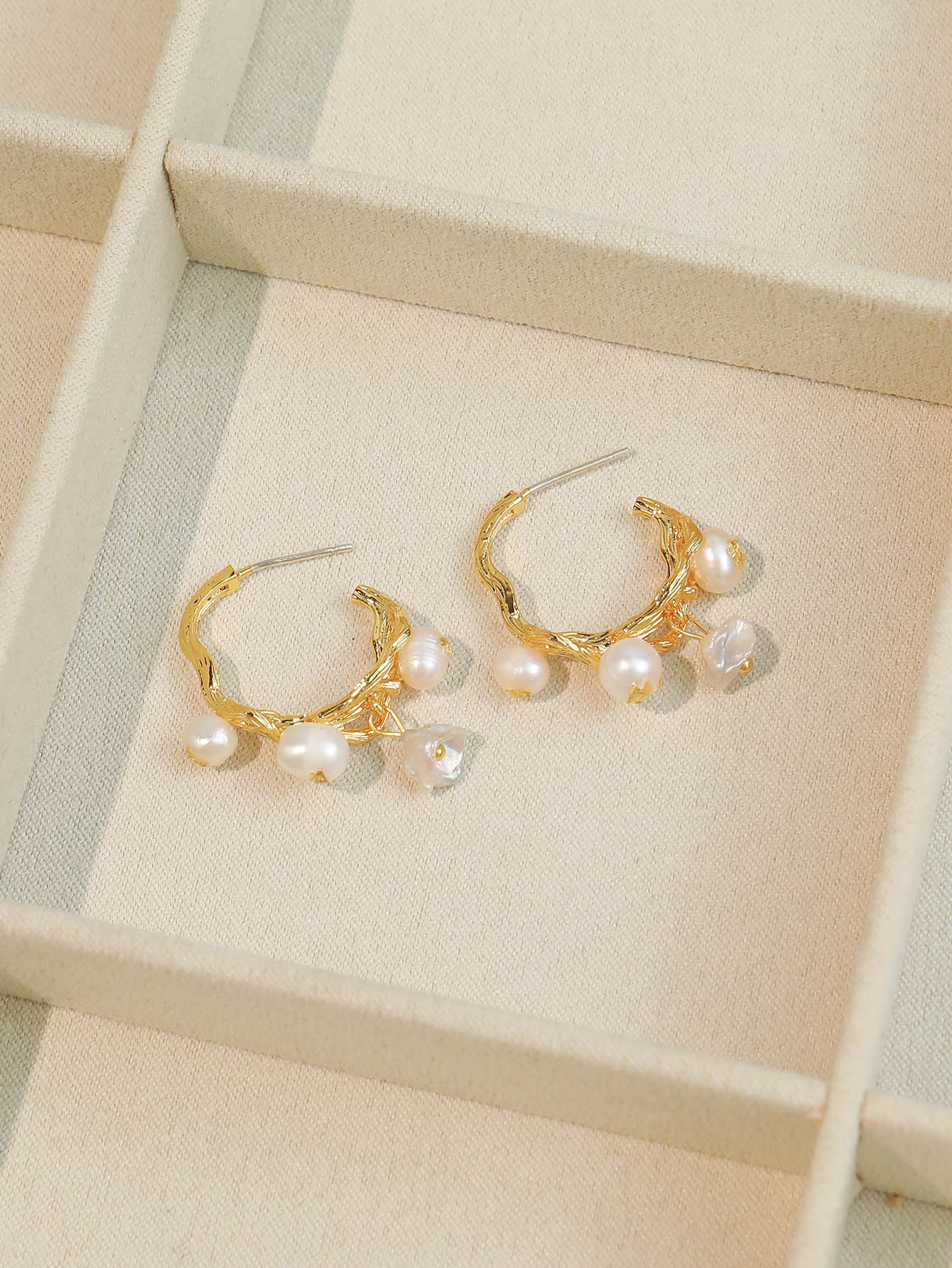 1 Pair Cute Vacation Modern Style C Shape Pearl Copper 18K Gold Plated Ear Studs display picture 3