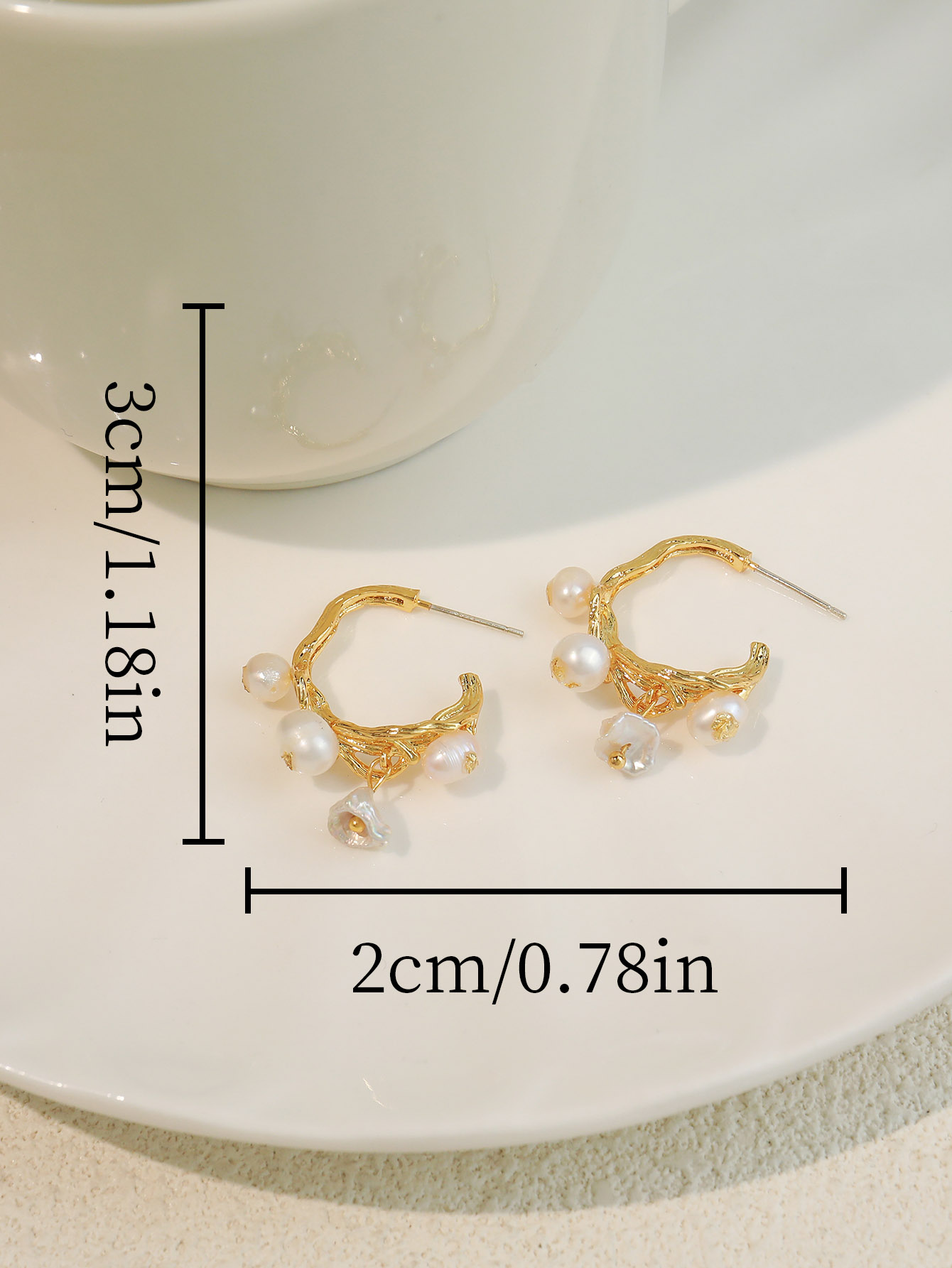 1 Pair Cute Vacation Modern Style C Shape Pearl Copper 18K Gold Plated Ear Studs display picture 4