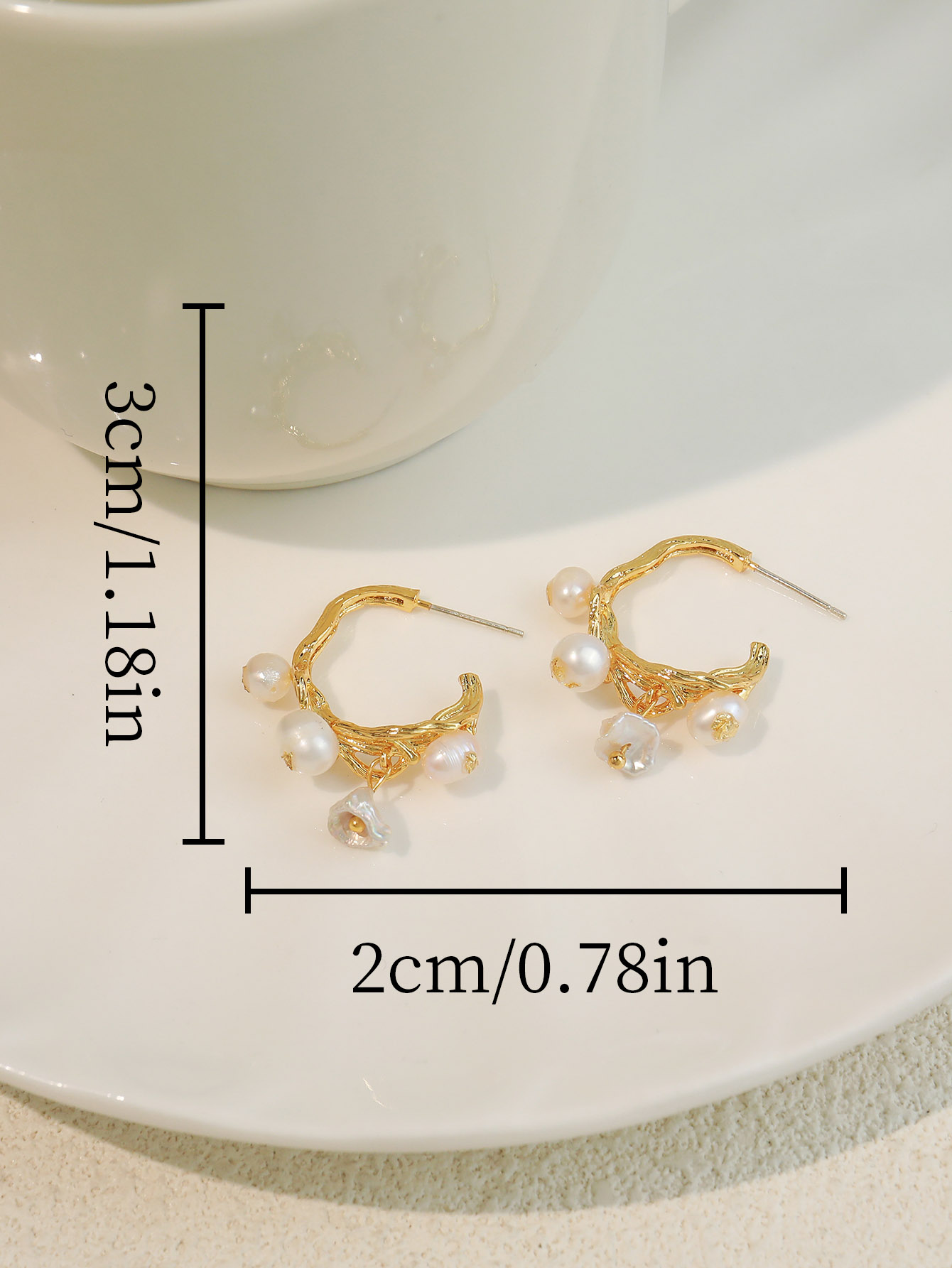 1 Par Lindo Vacaciones Estilo Moderno Forma De C Perla Cobre Chapados en oro de 18k Pendientes display picture 4