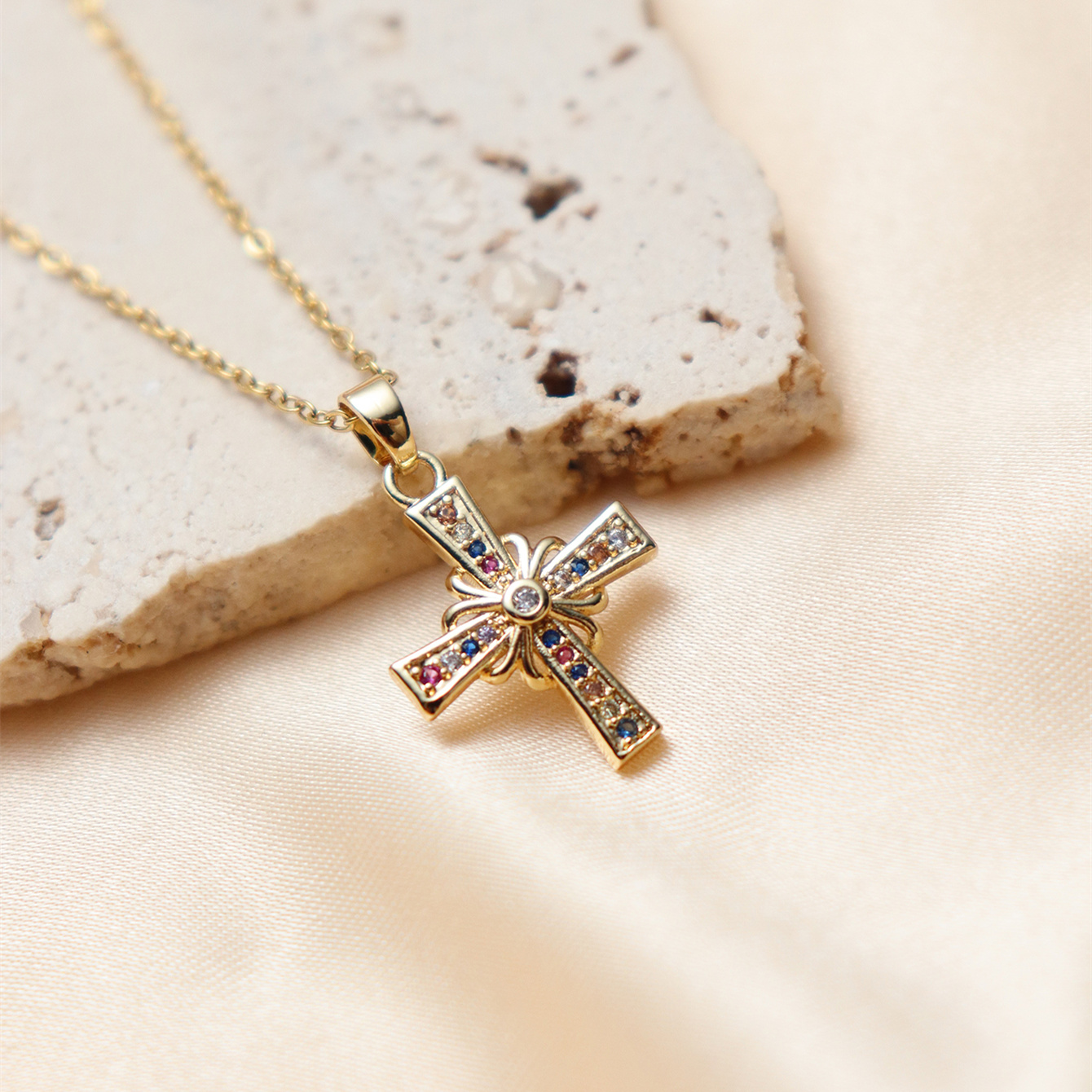 Copper 18K Gold Plated Simple Style Classic Style Inlay Cross Zircon Pendant Necklace display picture 5