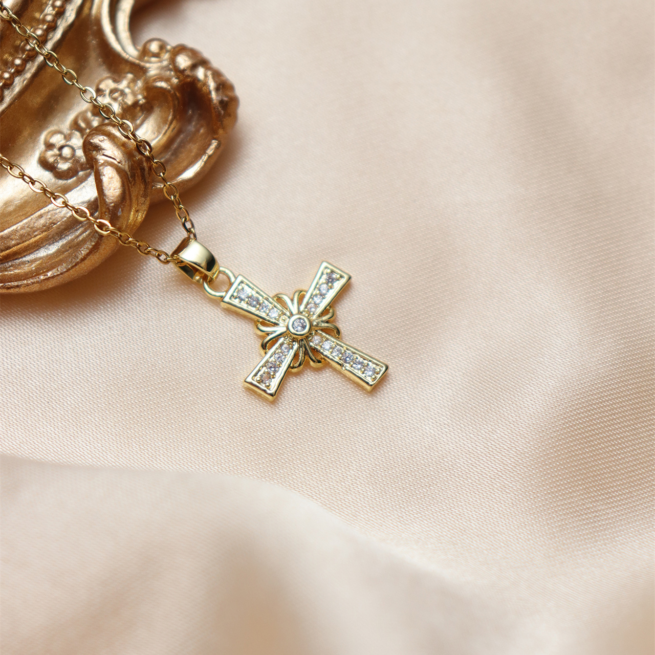 Copper 18K Gold Plated Simple Style Classic Style Inlay Cross Zircon Pendant Necklace display picture 3