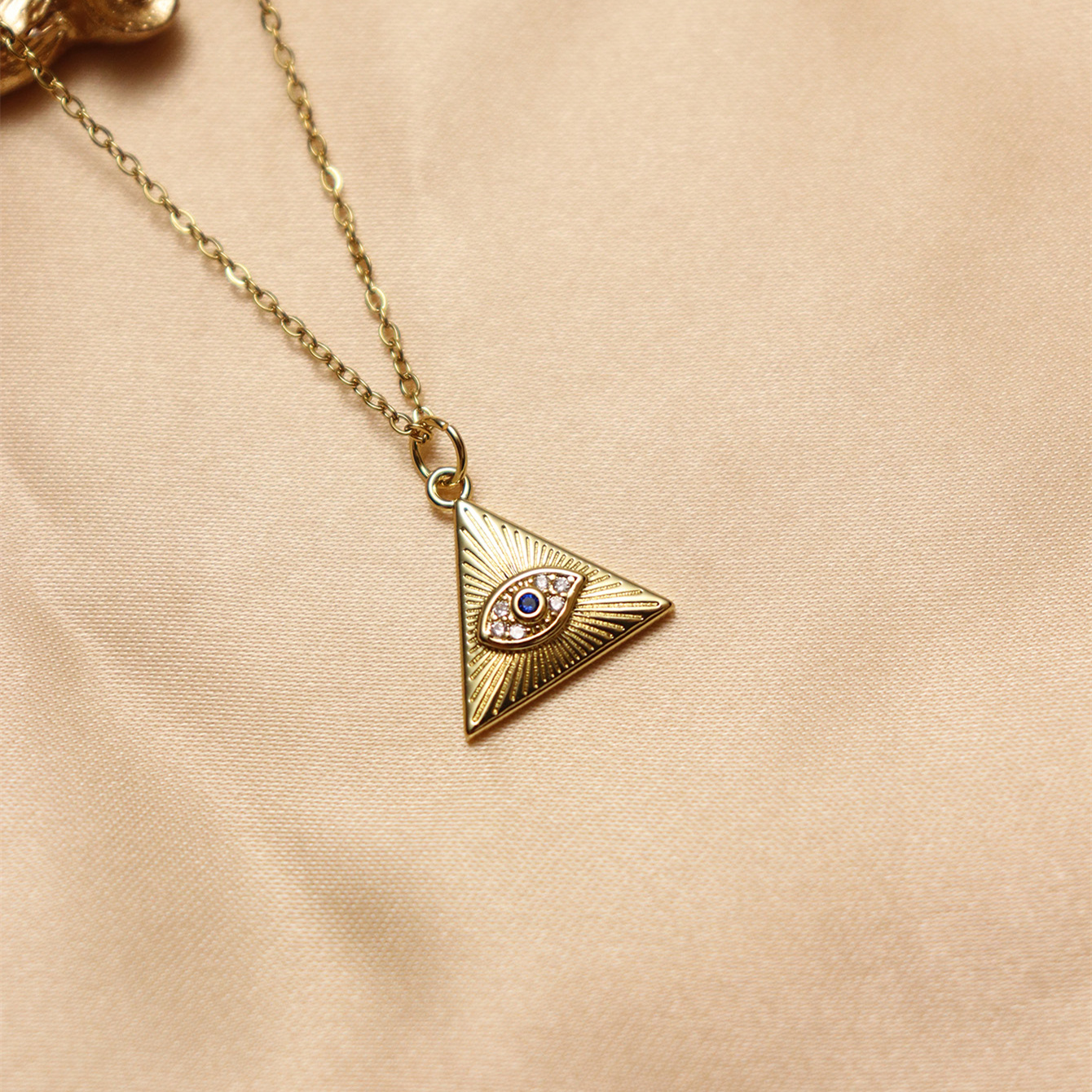 Wholesale IG Style Classic Style Triangle Palm Eye Copper Inlay 18K Gold Plated Natural Stone Zircon Pendant Necklace display picture 14