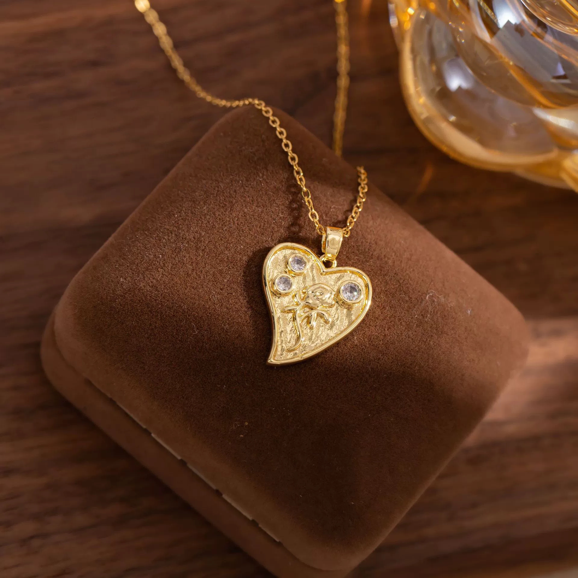 Wholesale IG Style Shiny Heart Shape Flower 304 Stainless Steel Copper Inlay K Gold Plated Rhinestones Pendant Necklace display picture 2