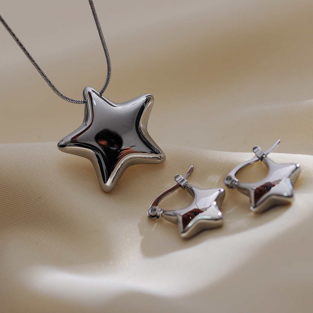 304 Stainless Steel 18K Gold Plated IG Style Simple Style Star Earrings Necklace display picture 1