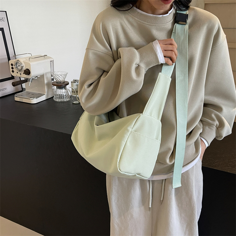 Women's Medium Cloth Solid Color Basic Zipper Crossbody Bag display picture 5