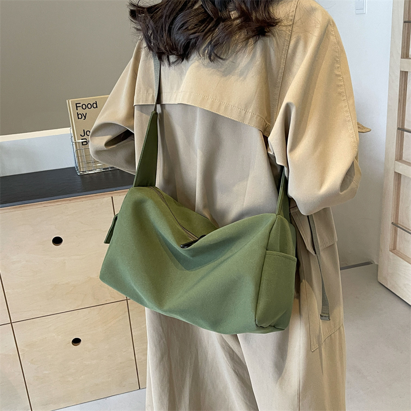 Women's Medium Cloth Solid Color Basic Zipper Crossbody Bag display picture 9