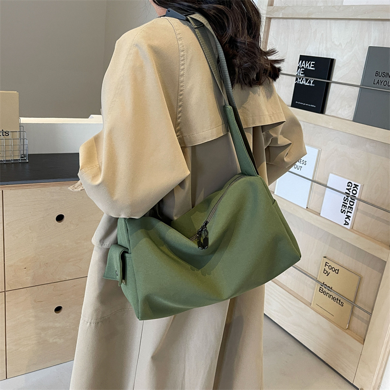 Women's Medium Cloth Solid Color Basic Zipper Crossbody Bag display picture 7