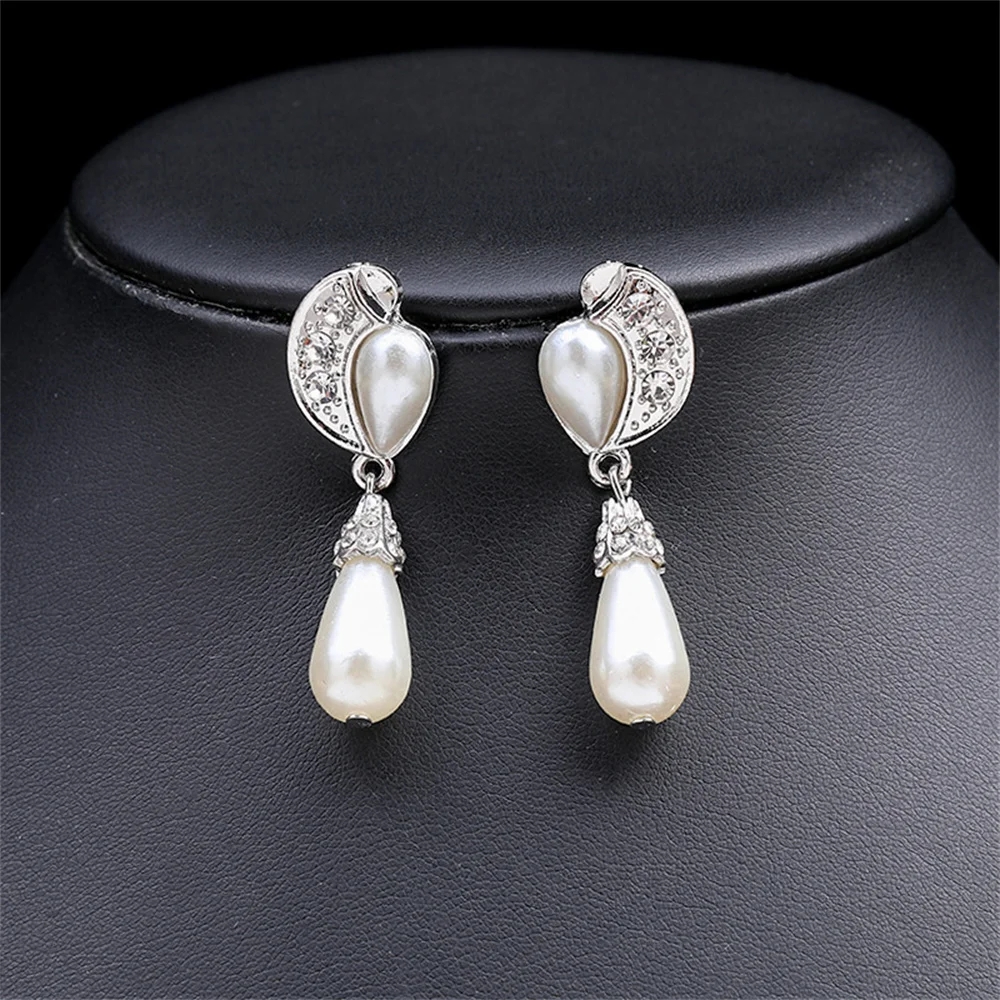 Elegant Queen Round Imitation Pearl Alloy Beaded Alloy Pearl Gold Plated Women's Earrings Necklace Jewelry Set display picture 3