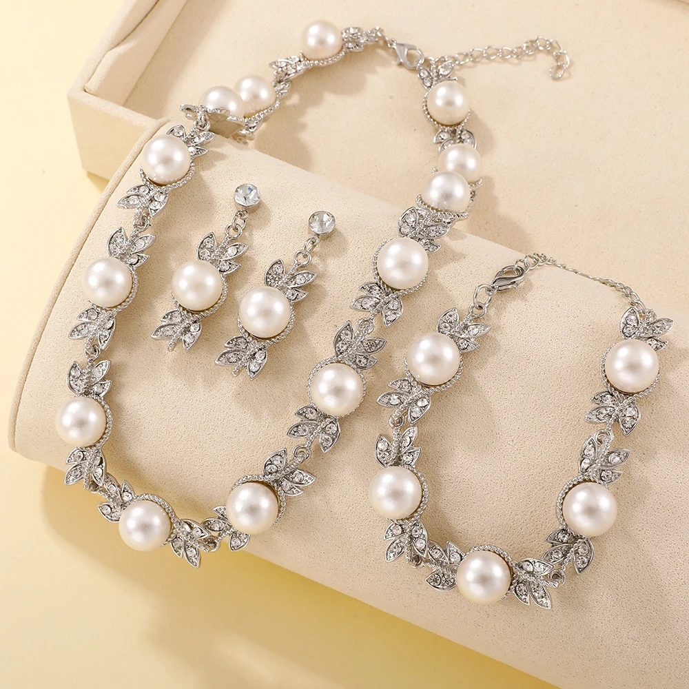 Elegant Queen Round Imitation Pearl Alloy Beaded Alloy Pearl Gold Plated Women's Earrings Necklace Jewelry Set display picture 10