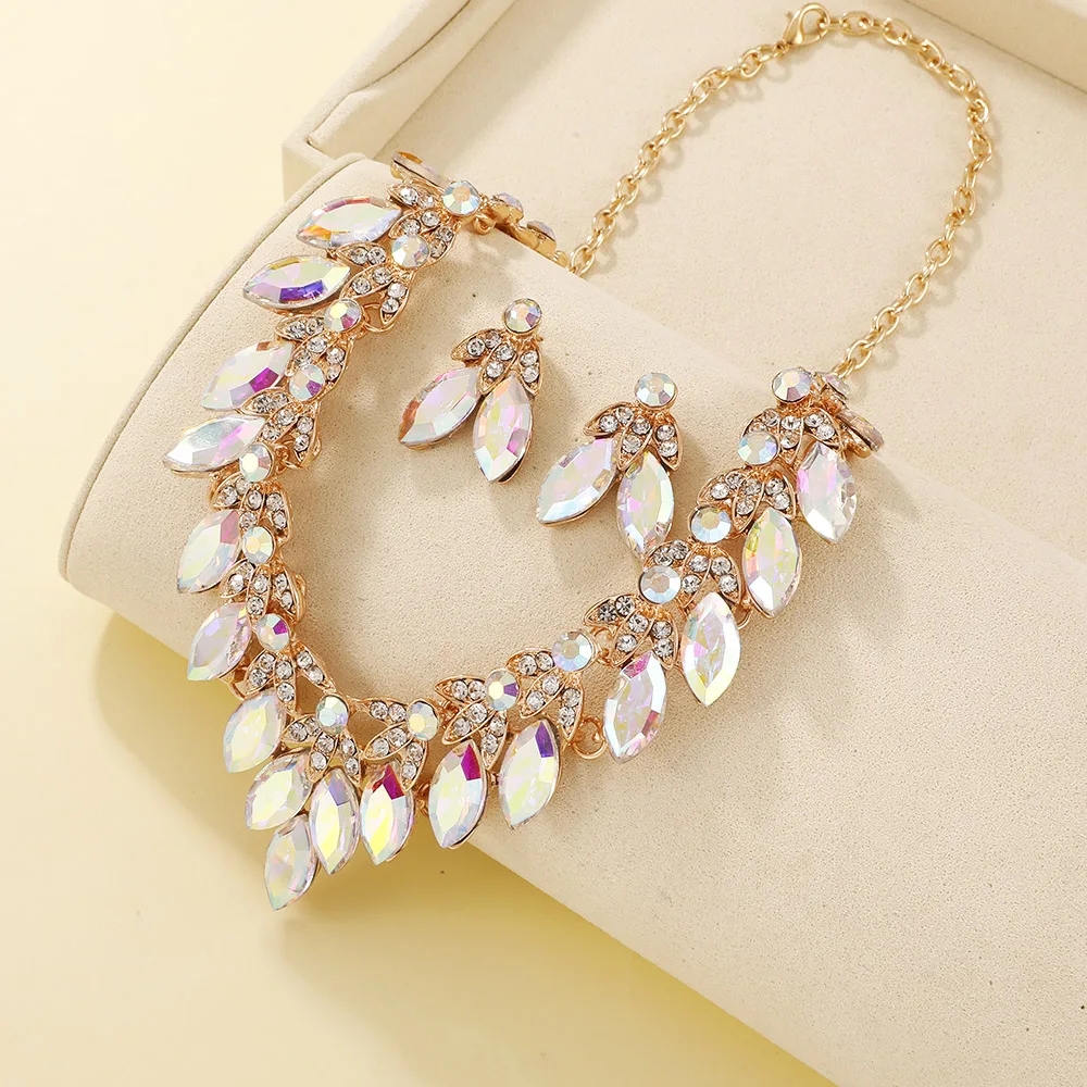 Elegant Luxurious Solid Color Alloy Plating Inlay Alloy Crystal Rhinestones Gold Plated Women's Earrings Necklace Jewelry Set display picture 5