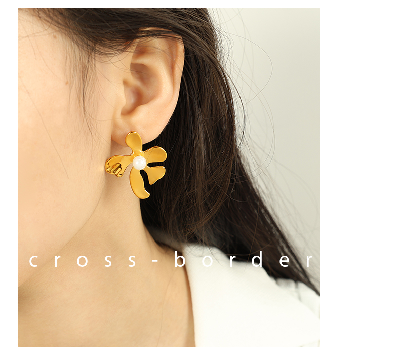 1 Pair Casual Modern Style Flower Inlay Titanium Steel Glass Bead 18K Gold Plated Ear Studs display picture 8