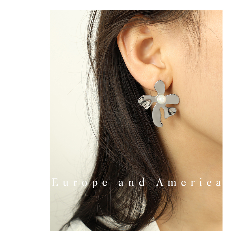 1 Pair Casual Modern Style Flower Inlay Titanium Steel Glass Bead 18K Gold Plated Ear Studs display picture 10
