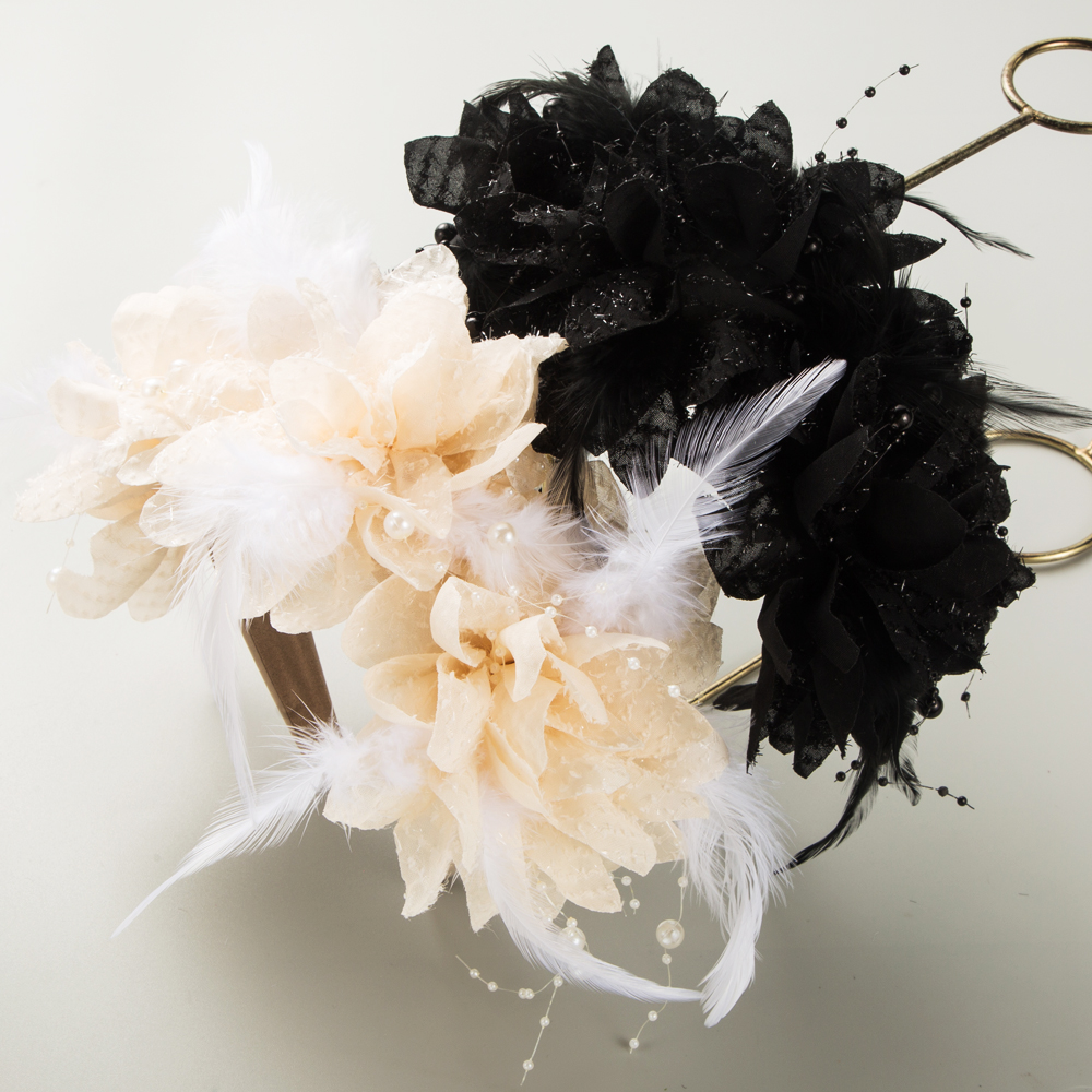 Frau Elegant Einfacher Stil Blume Legierung Tuch Feder Patchwork Haarband display picture 2