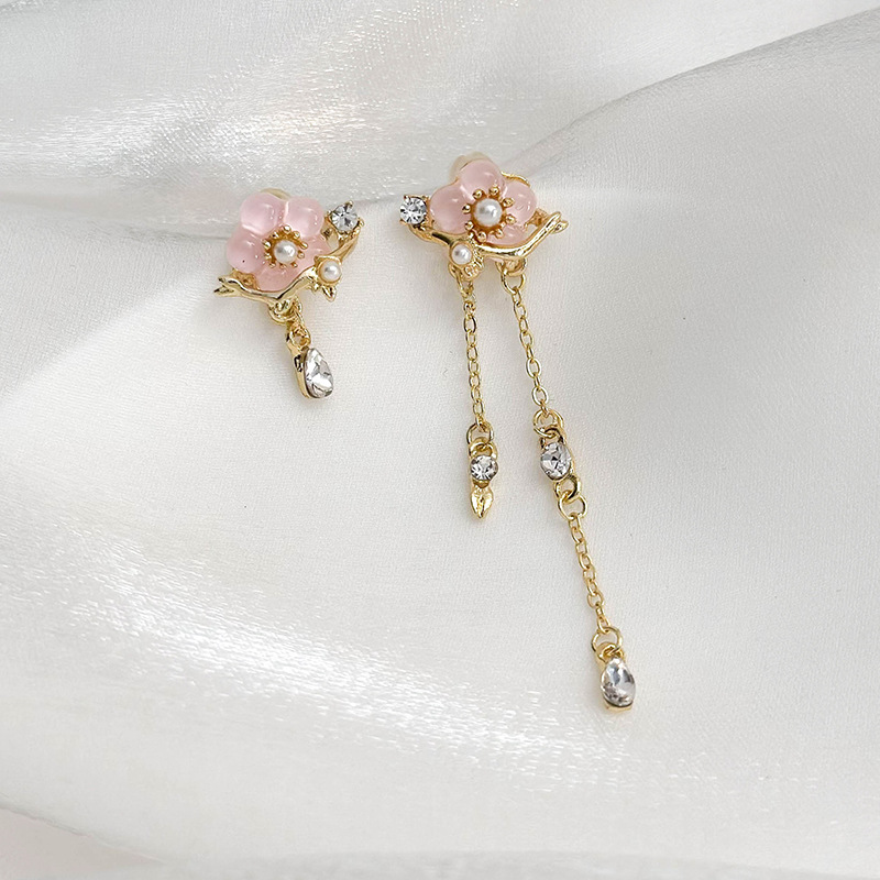1 Pair Simple Style Classic Style Flower Inlay Alloy Rhinestones Drop Earrings display picture 10