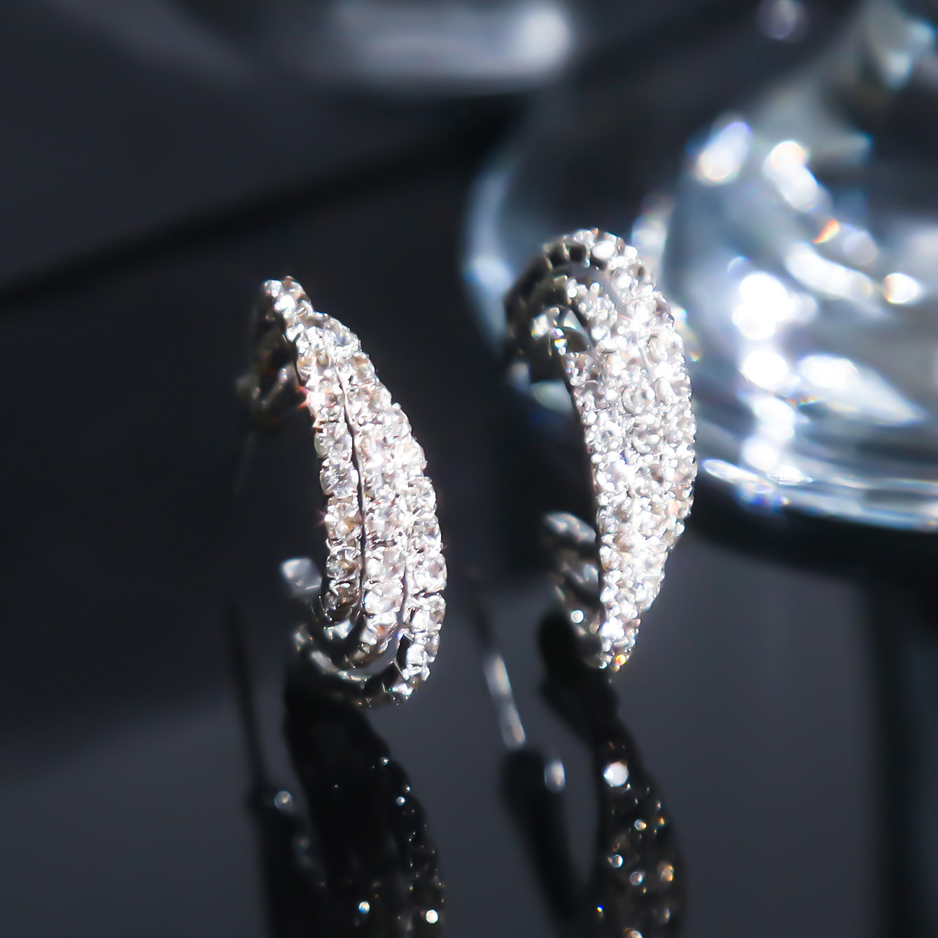 1 Pair Elegant Lady Streetwear C Shape Inlay Alloy Rhinestones Ear Studs display picture 4