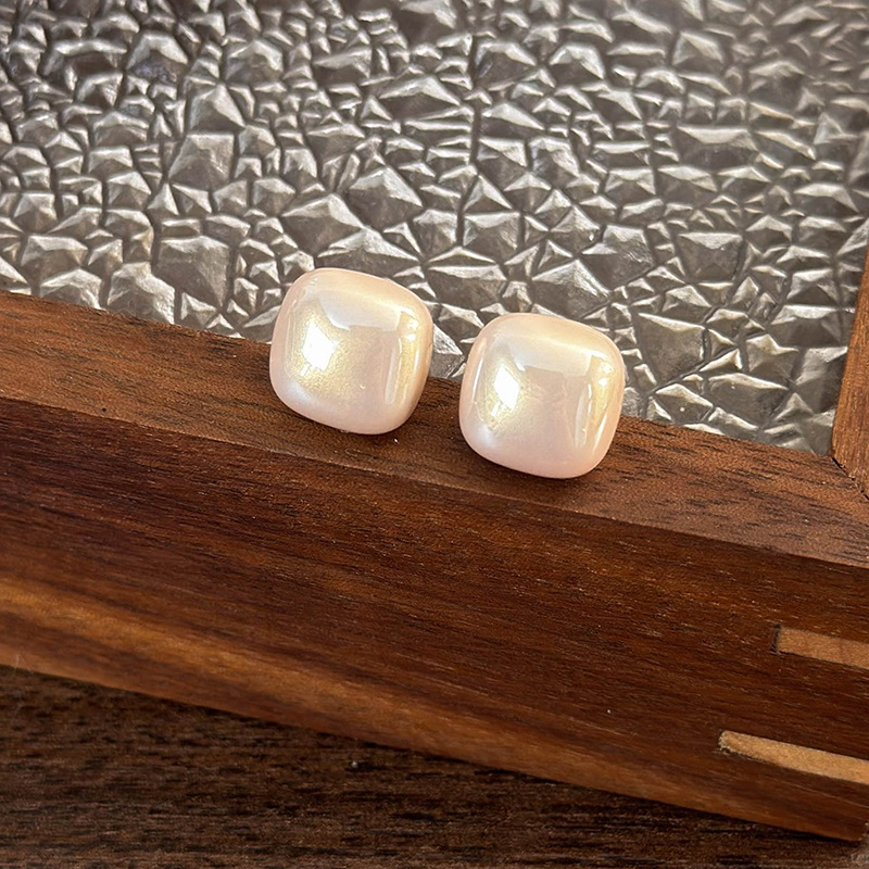 1 Pair Simple Style Classic Style Solid Color Imitation Pearl Ear Studs display picture 2