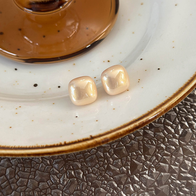 1 Pair Simple Style Classic Style Solid Color Imitation Pearl Ear Studs display picture 8