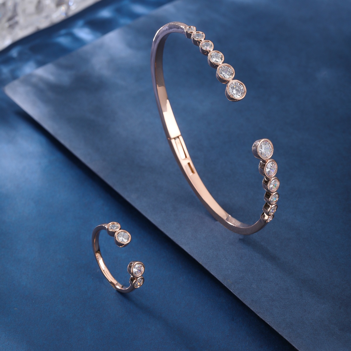 Copper 18K Gold Plated Rose Gold Plated White Gold Plated Glam Luxurious Shiny C Shape Zircon Bangle display picture 3
