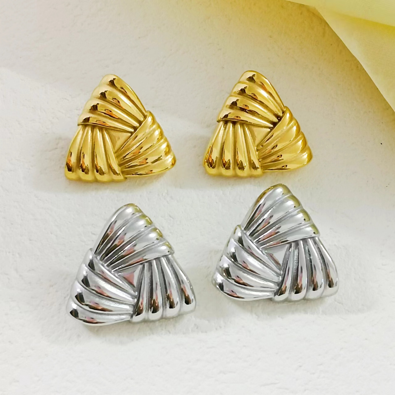 1 Pair Basic Modern Style Classic Style Triangle Plating 304 Stainless Steel 18K Gold Plated Ear Studs display picture 4