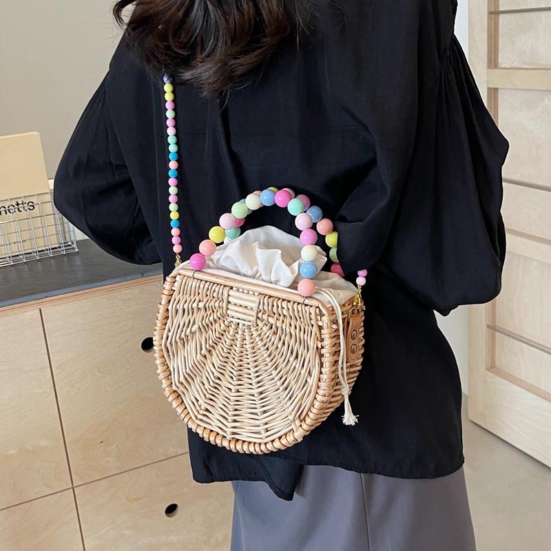 Women's Medium Straw Solid Color Vacation Beach Beading Weave String Straw Bag display picture 2