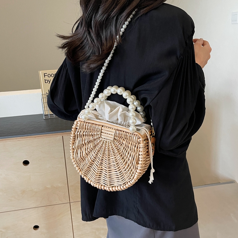 Women's Medium Straw Solid Color Vacation Beach Beading Weave String Straw Bag display picture 4