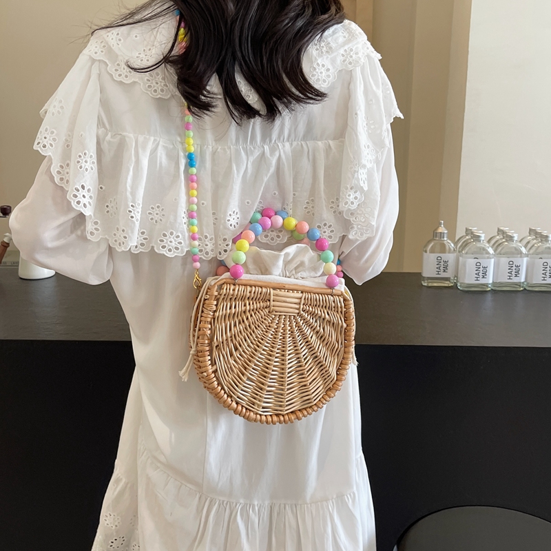 Women's Medium Straw Solid Color Vacation Beach Beading Weave String Straw Bag display picture 3