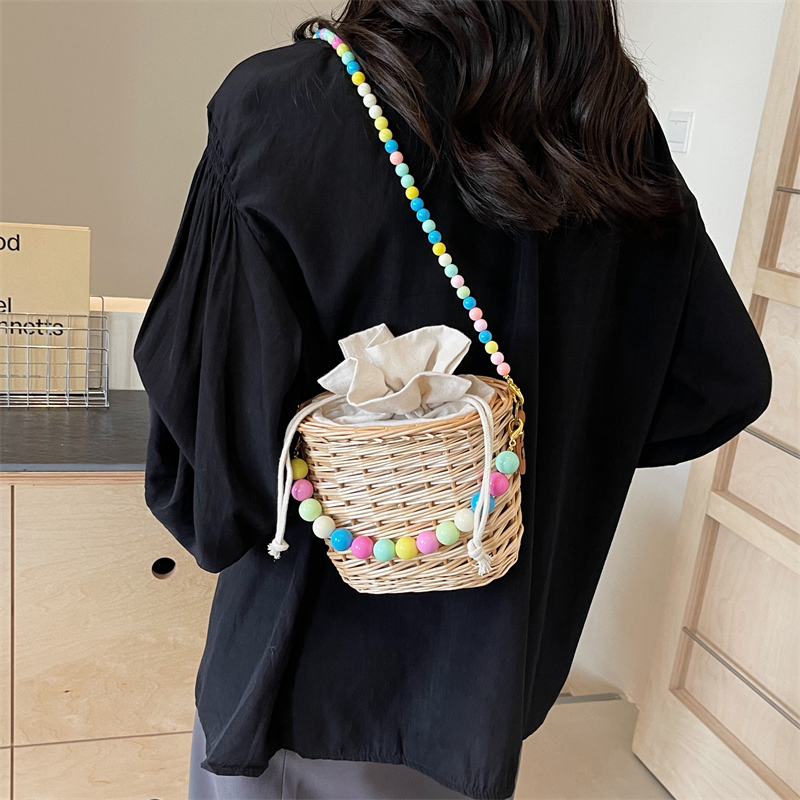 Women's Medium Straw Solid Color Vacation Beach Beading Weave Bucket String Straw Bag display picture 2