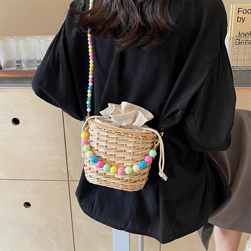 Women's Medium Straw Solid Color Vacation Beach Beading Weave Bucket String Straw Bag display picture 1