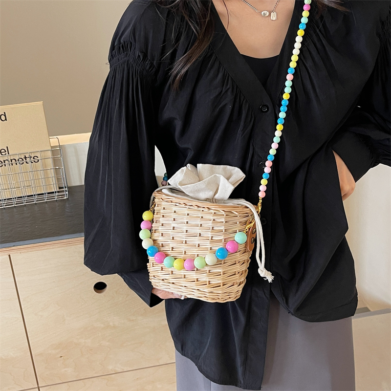 Women's Medium Straw Solid Color Vacation Beach Beading Weave Bucket String Straw Bag display picture 4