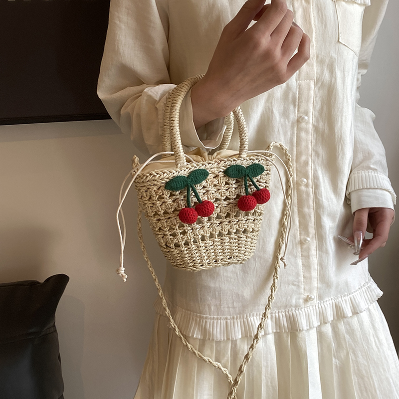 Women's Medium Straw Solid Color Flower Vacation Beach Weave Bucket String Straw Bag display picture 4