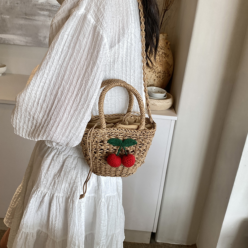 Women's Medium Straw Solid Color Flower Vacation Beach Weave Bucket String Straw Bag display picture 11