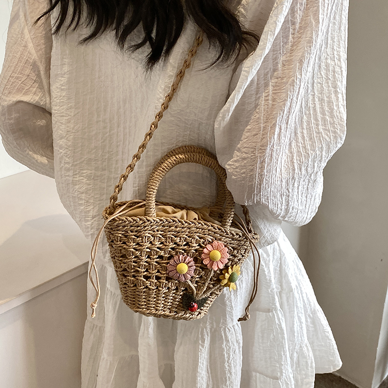 Women's Medium Straw Solid Color Flower Vacation Beach Weave Bucket String Straw Bag display picture 12