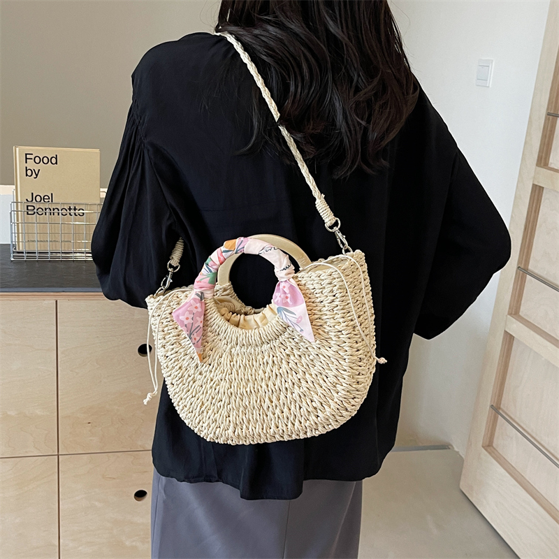 Women's Medium Straw Solid Color Vacation Beach Weave String Straw Bag display picture 1